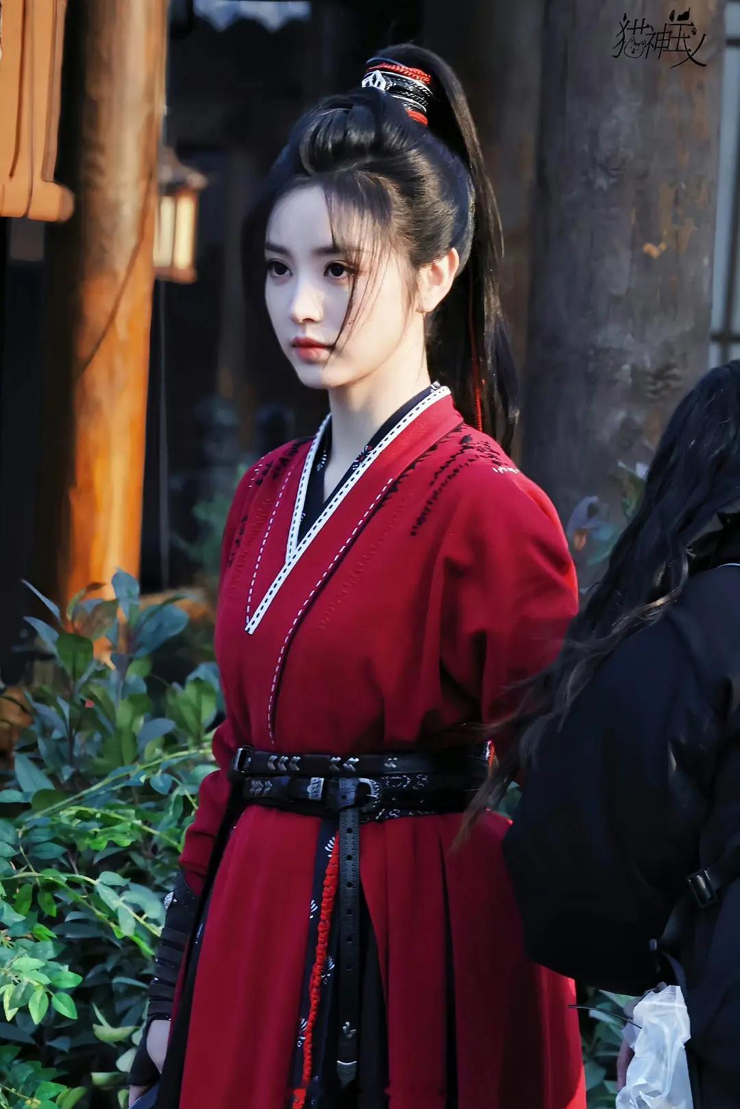 田曦薇一万次靠脸反黑  “只能齐刘海”“只能演甜妹”脸在江山在~[来][抓狂][