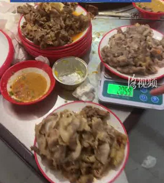 “理不直气也壮！”10月23日报道，山东，一自助火锅店老板发现，有桌顾客浪费了2