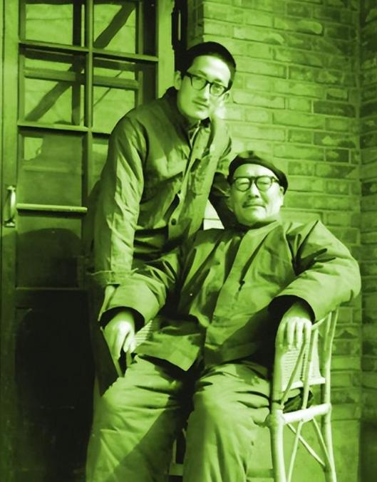 [微风]1960年，李克农去韩练成家做客，期间韩练成妻子汪萍给李克农做一道红烧狮