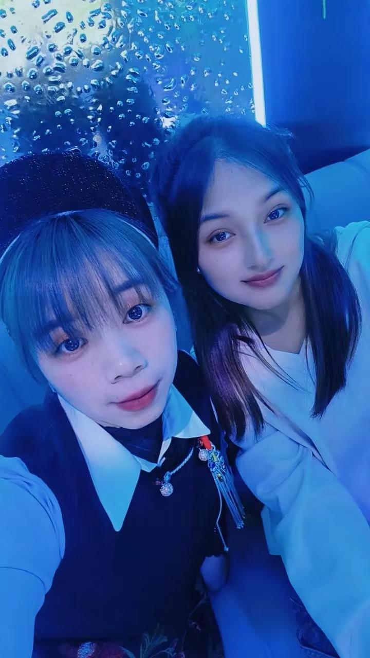 十年之后 我们还是朋友，还可以问候，祝你永远十八，青春不老