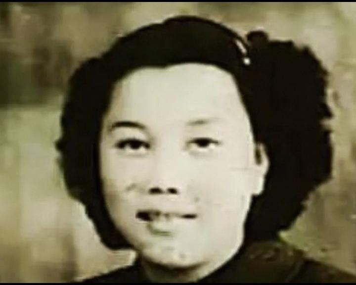 专题    王洛宾    10
     第二段婚姻

王洛宾的第二任妻子是黄玉