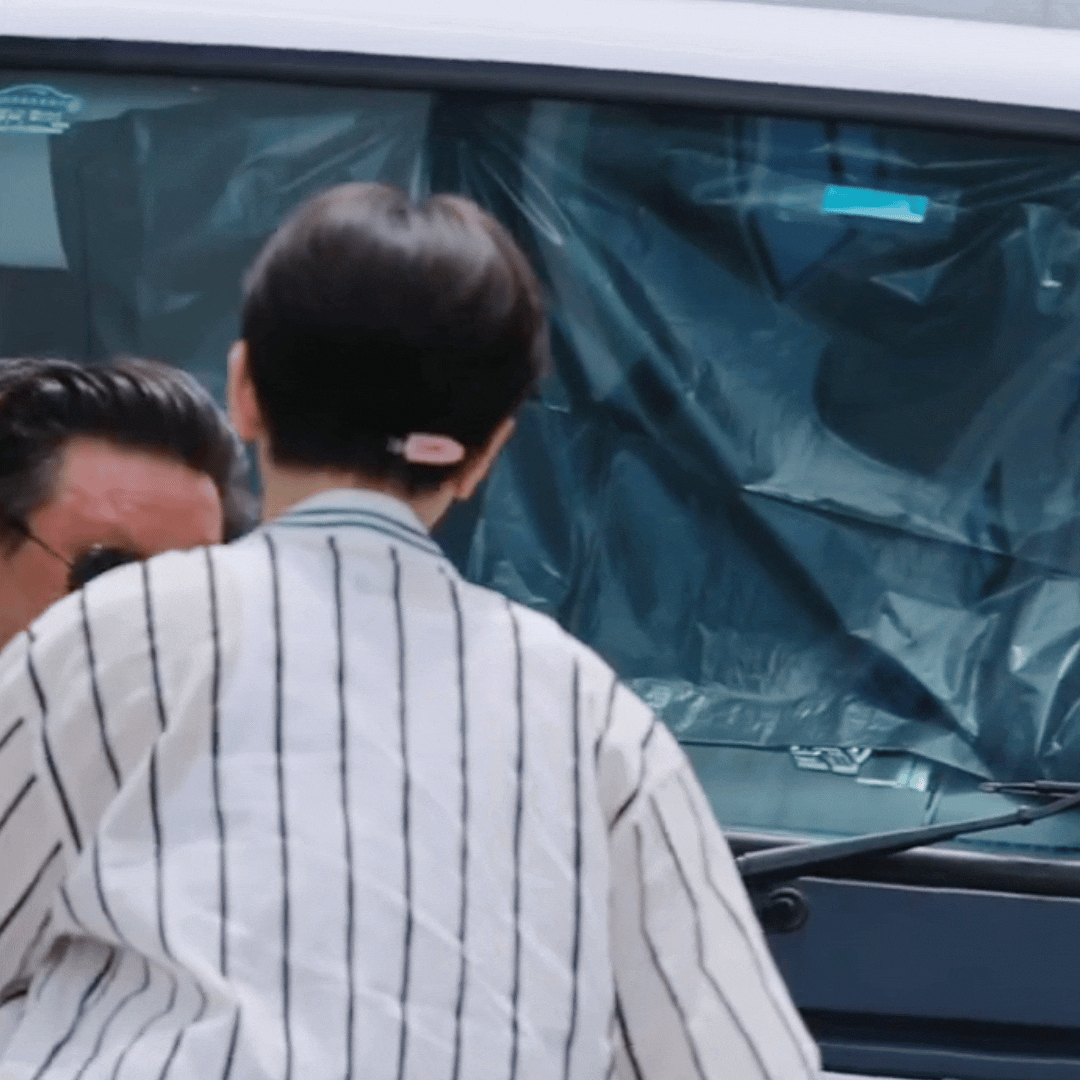 这个地方夹小发卡 是不是因为把头发睡得翘起来了 萌之萌之 