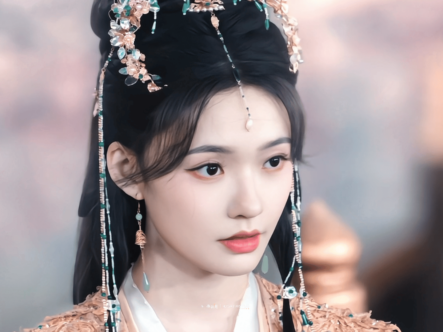 我看水龙吟全程眼睛就黏在林允身上了谁懂..阿谁..好美好萌的阿谁🥹素衣有素衣的