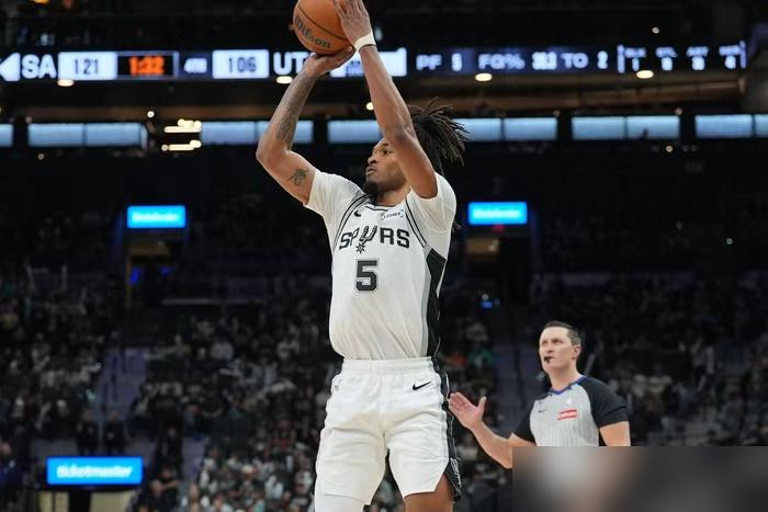 马刺的Stephon Castle，这逆袭剧本直接看傻人！
 
选秀前三分命中率