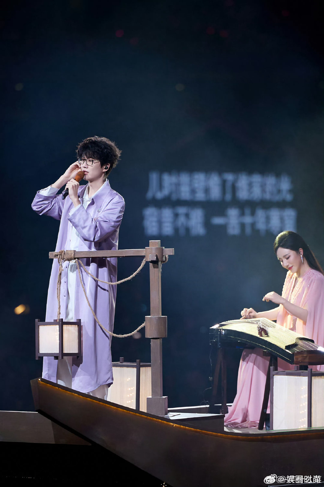 许嵩演唱会升降台许嵩演唱会疑似升降台故障谁看了许嵩演唱会升降台的画面不揪心！舞台