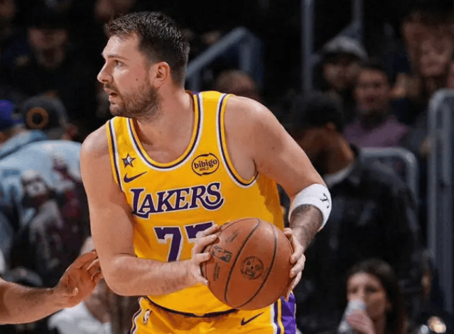 NBA那点事卢卡-东契奇在湖人115-107战胜掘金比赛中出战35分钟，投篮21