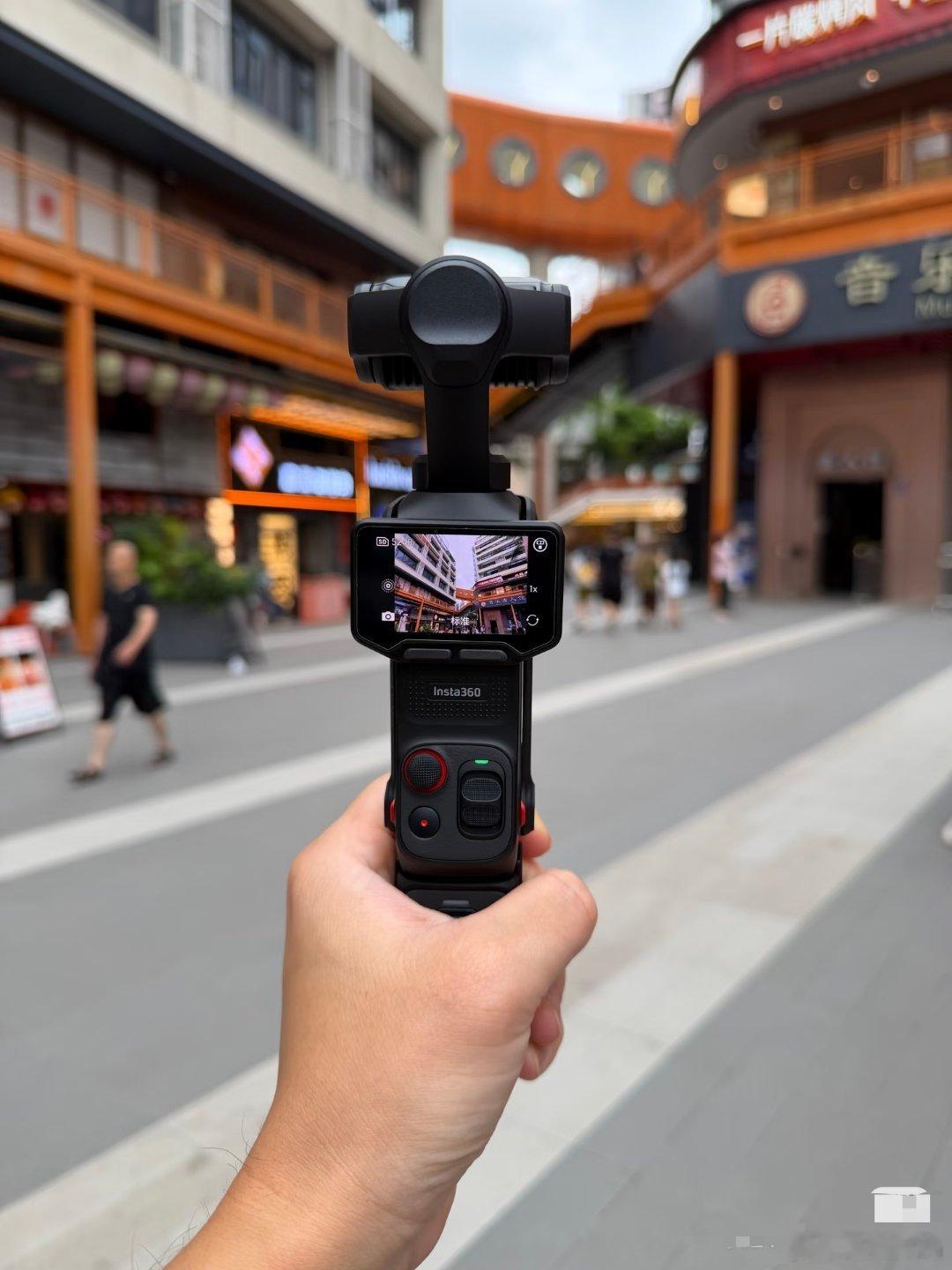 旅行拍摄选全景还是云台相机无论是日常记录生活，还是旅行拍摄，可以选择的设备有很多