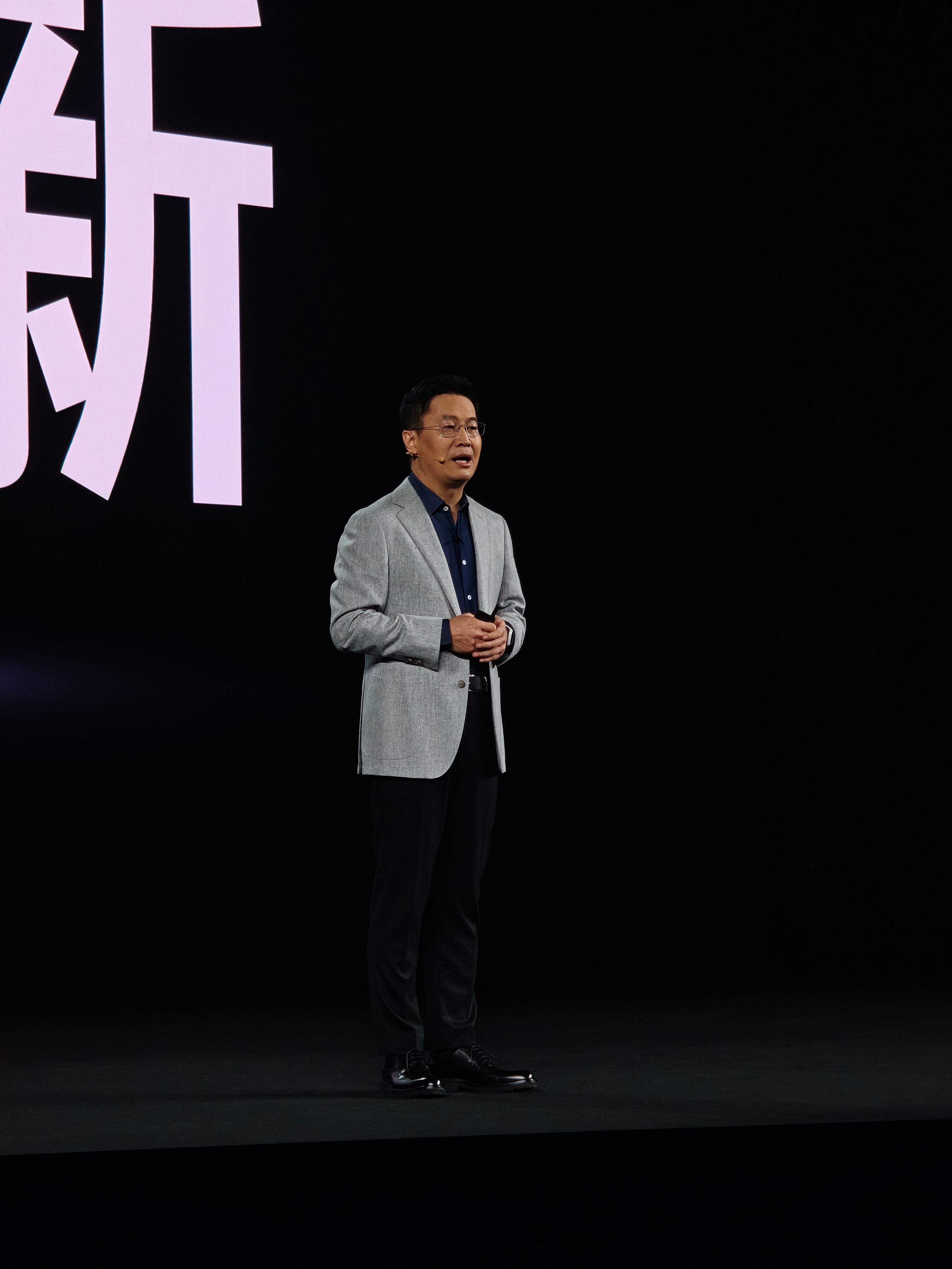 卢总再回REDMI 发布会[嘻嘻] ​​​
