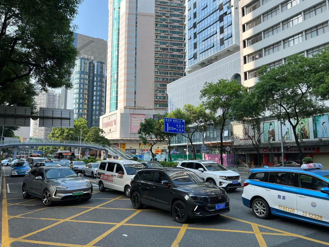于海青：为何说深圳是人来人去的高频城市？ 深圳作为一座一线城市，显然有非常强的吸