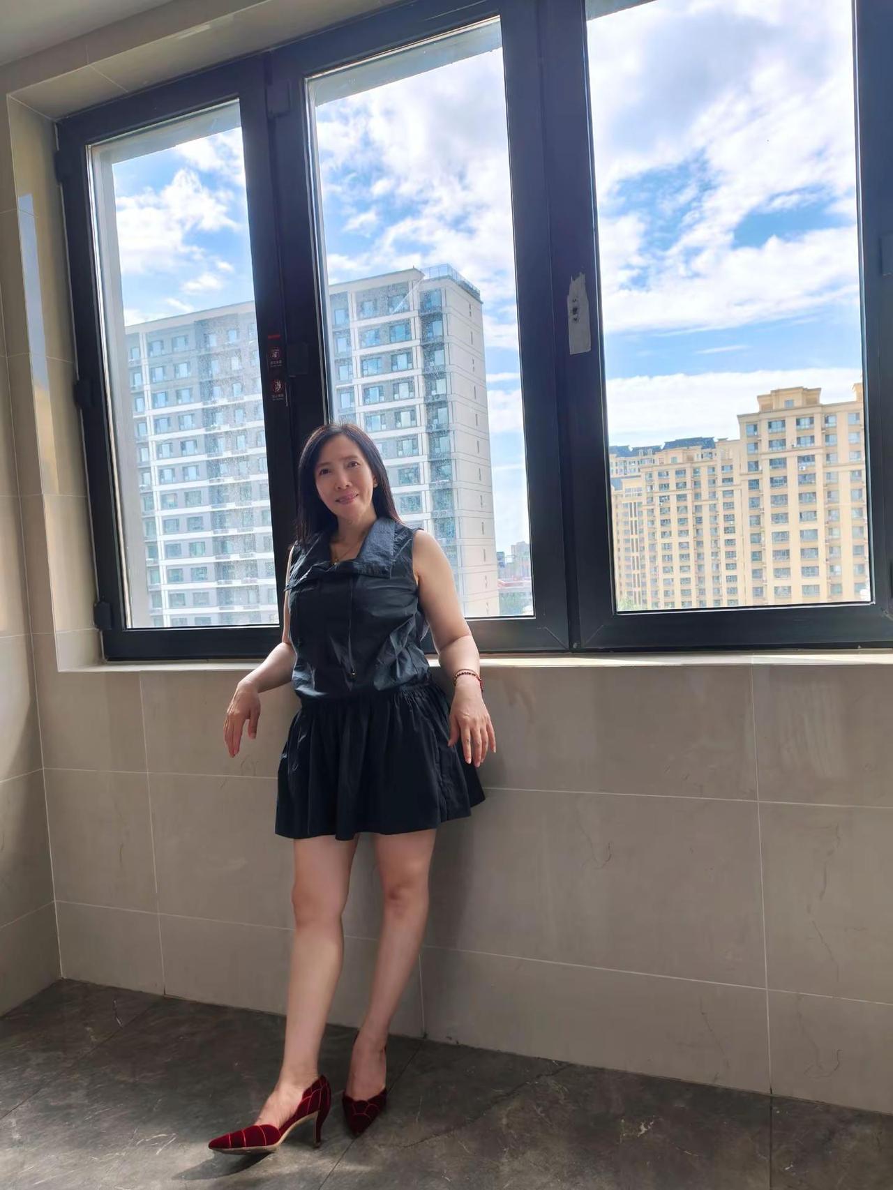  不必惊艳时光，只求温柔自己💃窗边优雅风 窗边随拍 留下你的知性风穿搭