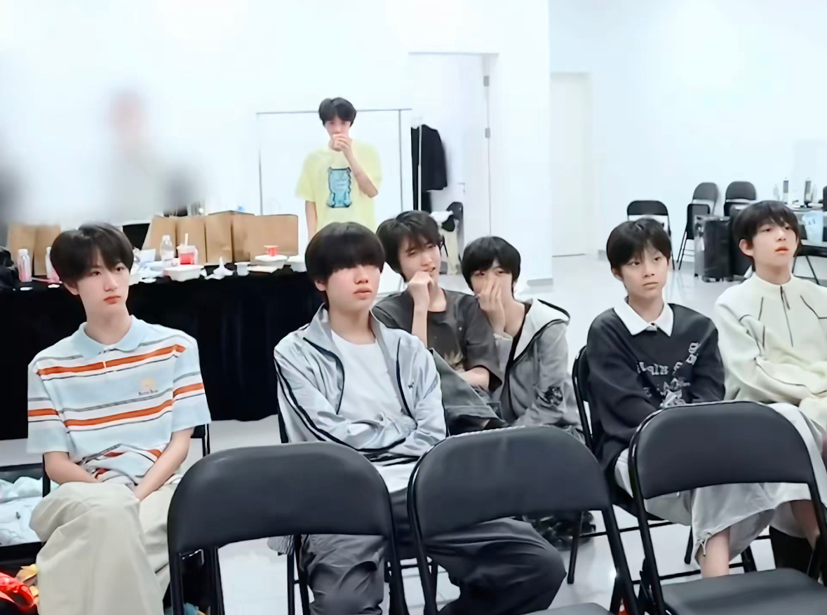 “所有人都灰扑扑的，只有李煜东好像上了色”为什么tss会抱团针对老东，sdfj不