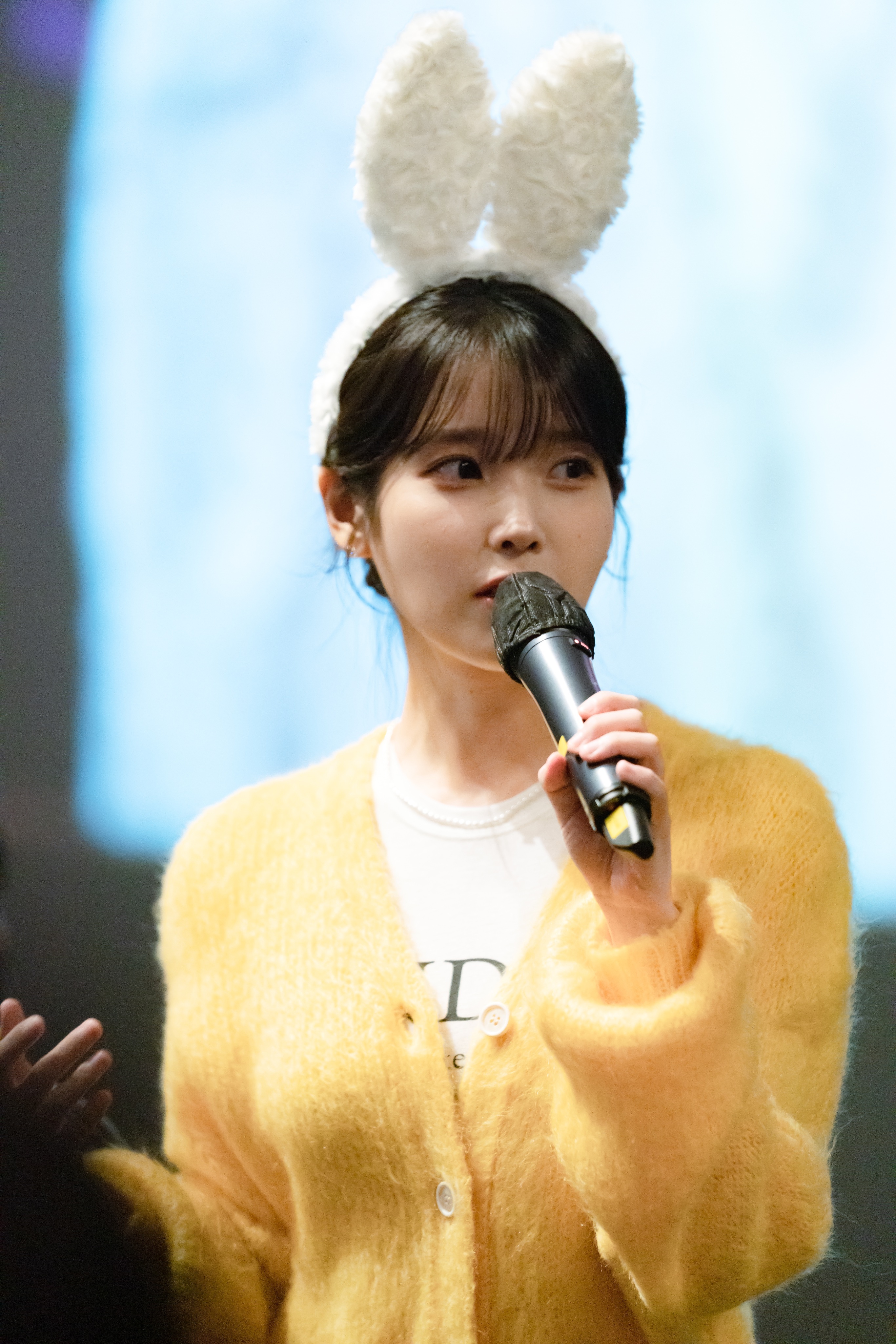 IU[超话]  🐶IU高露洁口腔亮白美学大使 2023年时光机🐥231013