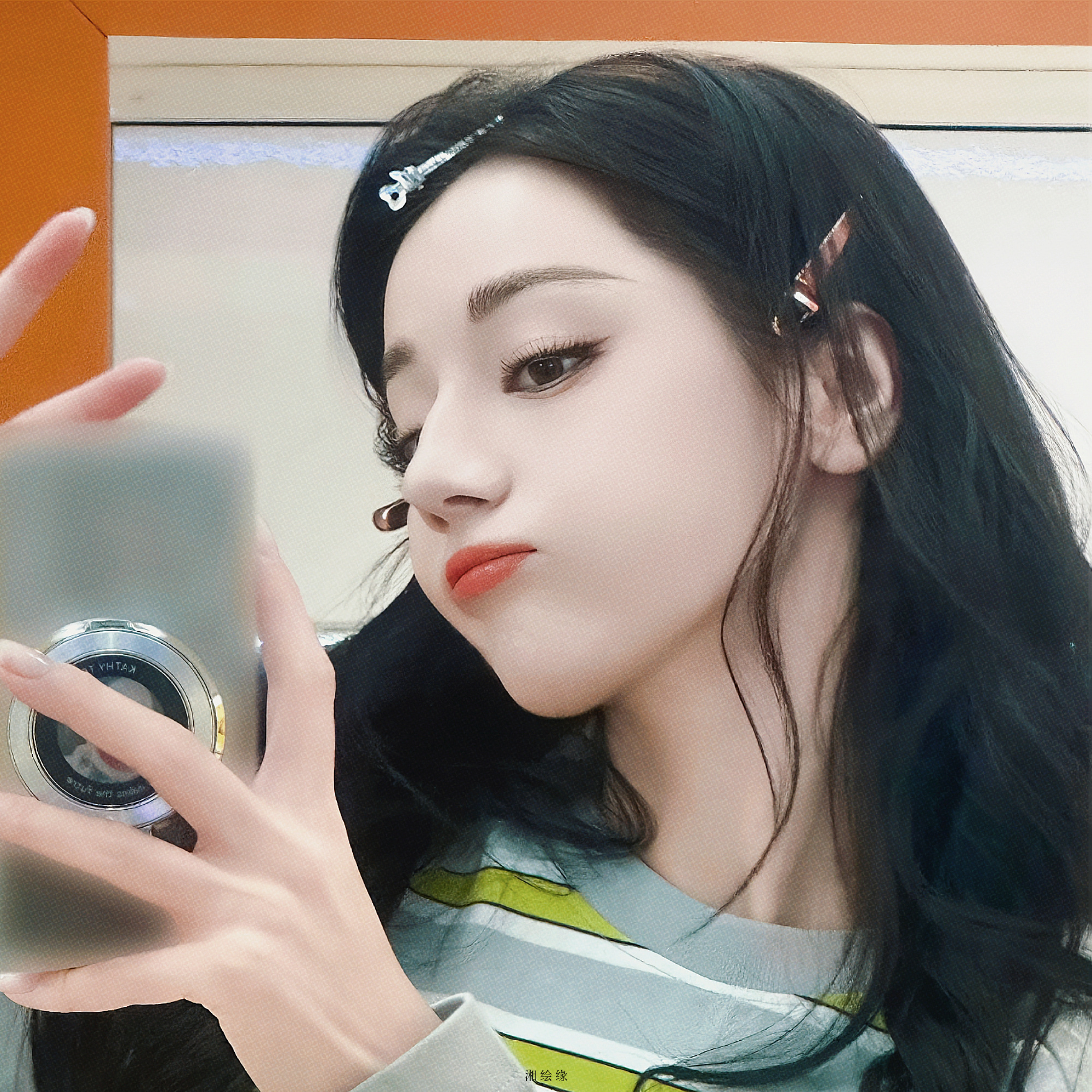 迪丽热巴对镜自拍🤳·𝘿𝙞𝙡𝙧𝙖𝙗𝙖 ​​​迪丽热巴幸运选全球品牌