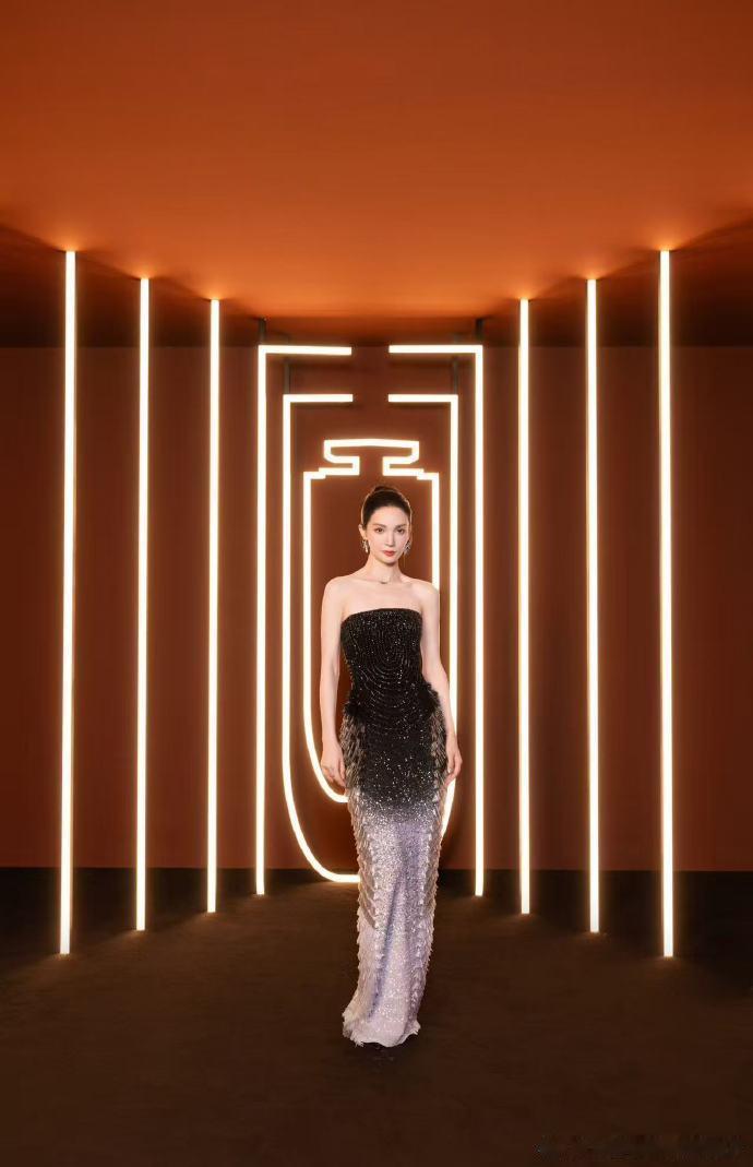 金晨今晚有直播金晨把彩妆护肤身体护理都拿下了，商务力拉满，今晚 19 点空降娇韵