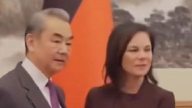 全球瞩目！联大主席专程访华力挺中国，正义之声响彻世界
 
4月29日，北京迎来重