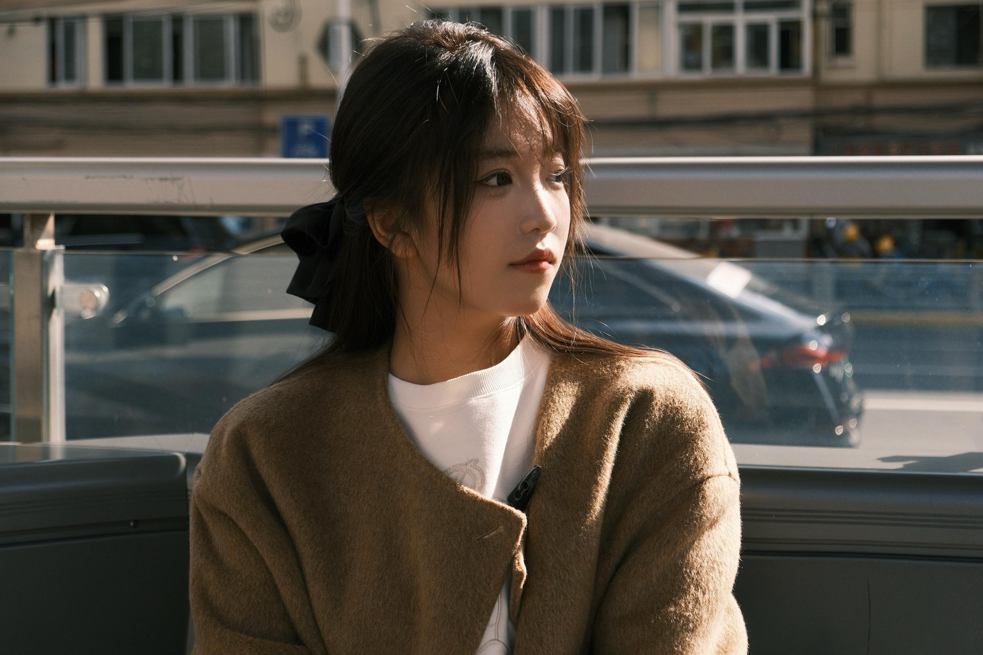 人真的需要很多很多晴天和阳光去晒干过往的雨滴和潮湿 如果可以 我想当睁...