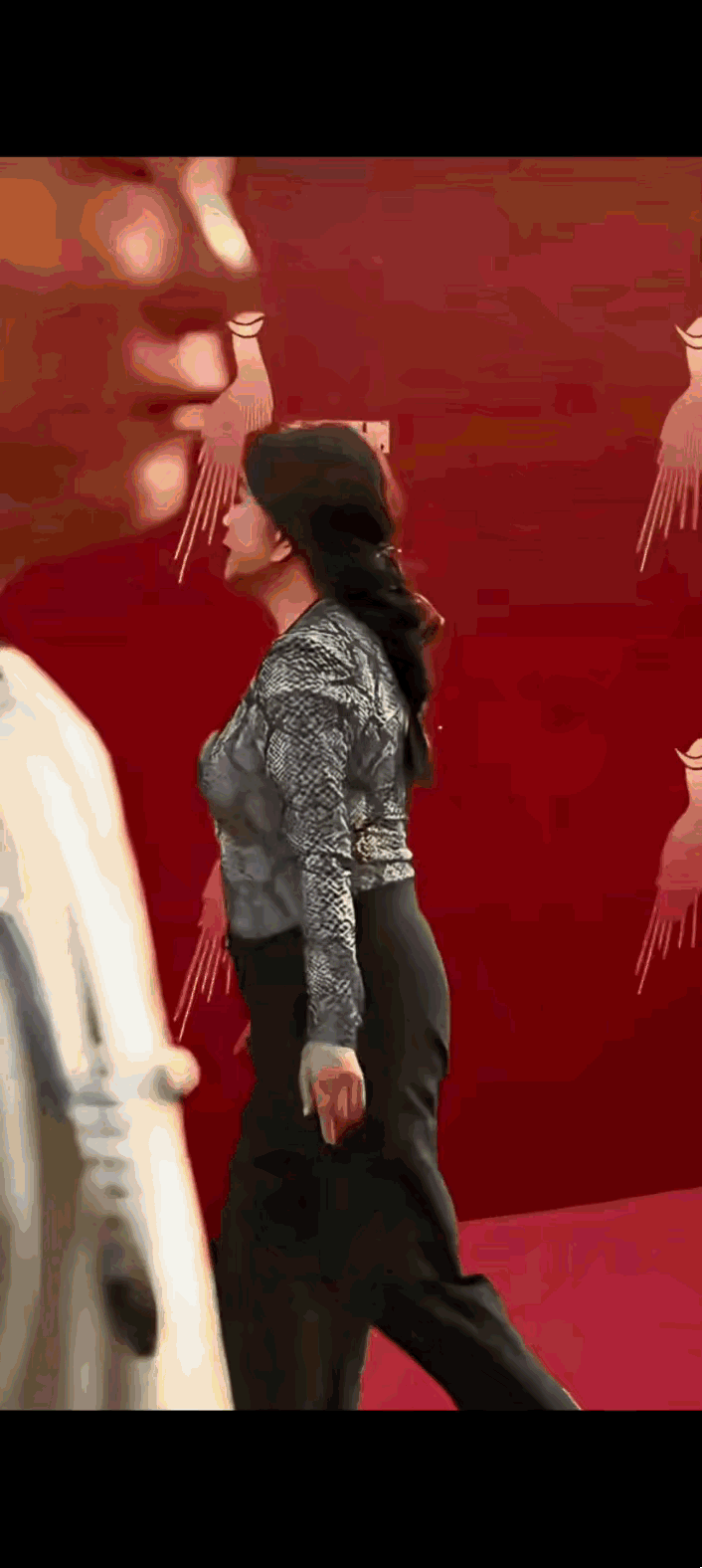 刘晓庆真的不是一般人！我们村上了年纪的人，有的六十岁就掉了好几颗牙了。七十多岁的