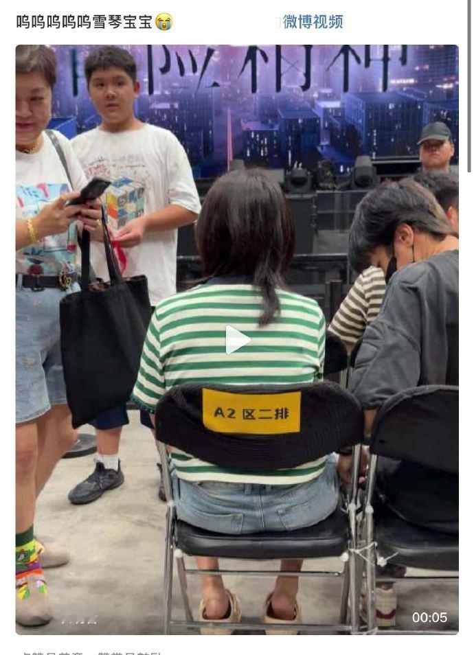 李雪琴携男友看毛不易演唱会   家人们快看！在毛不易北京演唱会上瞅见李雪琴了，她