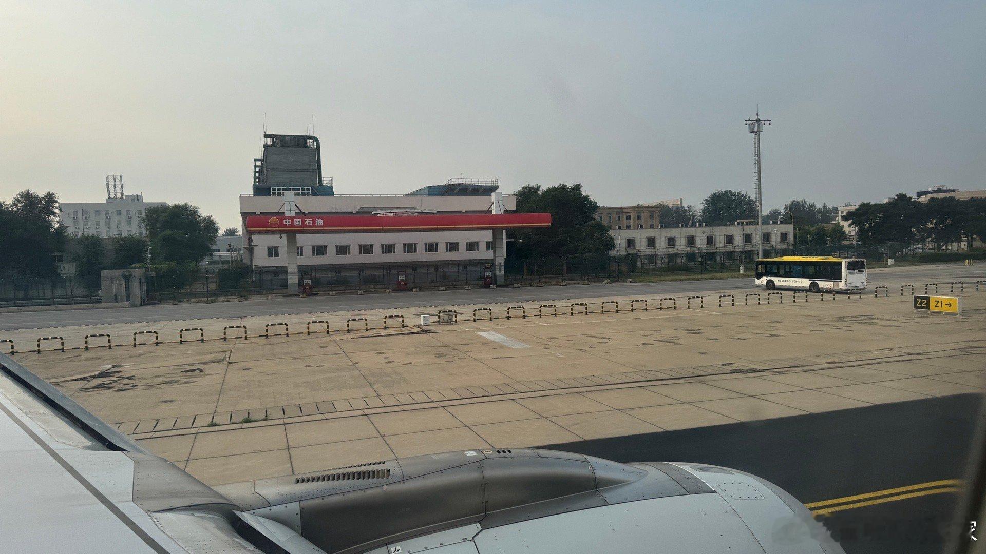 一个建在机场里面的中石油加油站⛽️那么问题来了，飞机加多少号油？[偷笑]#出差在
