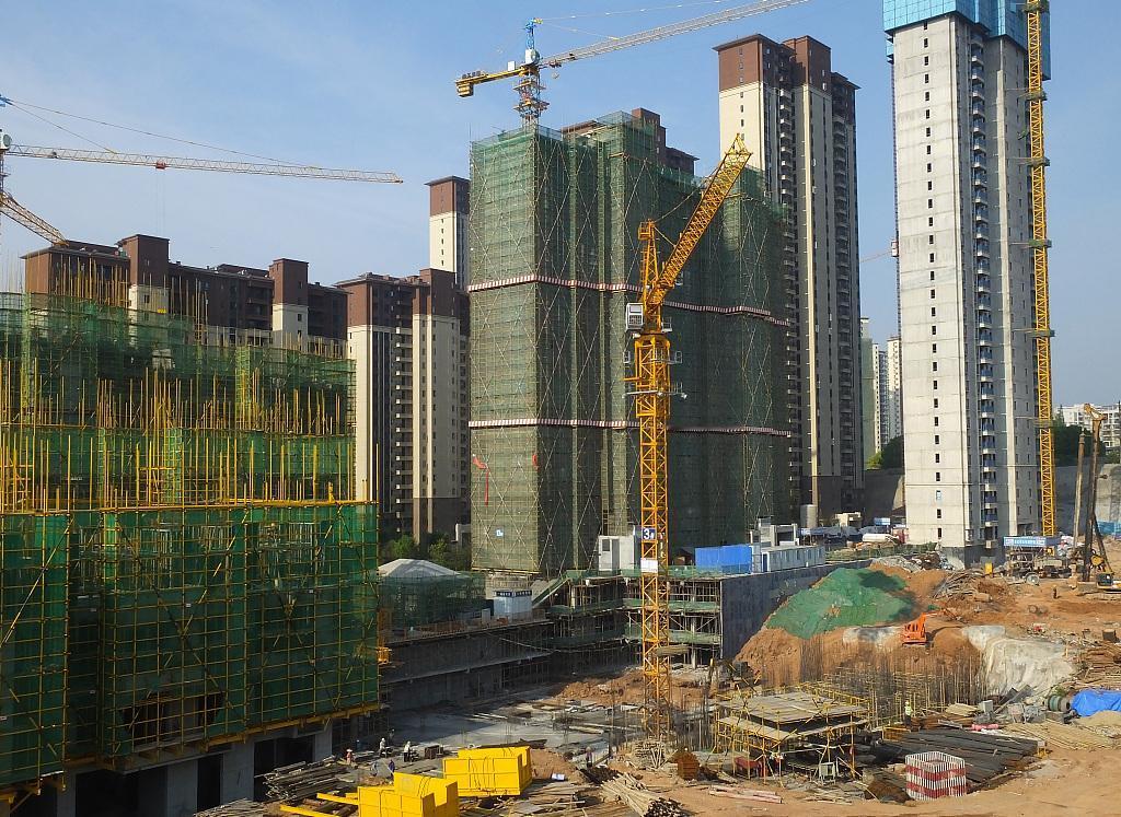 “开发商这次栽了！”陕西，男子花24万买房，由于是期房，开发商对外承诺，每延期交