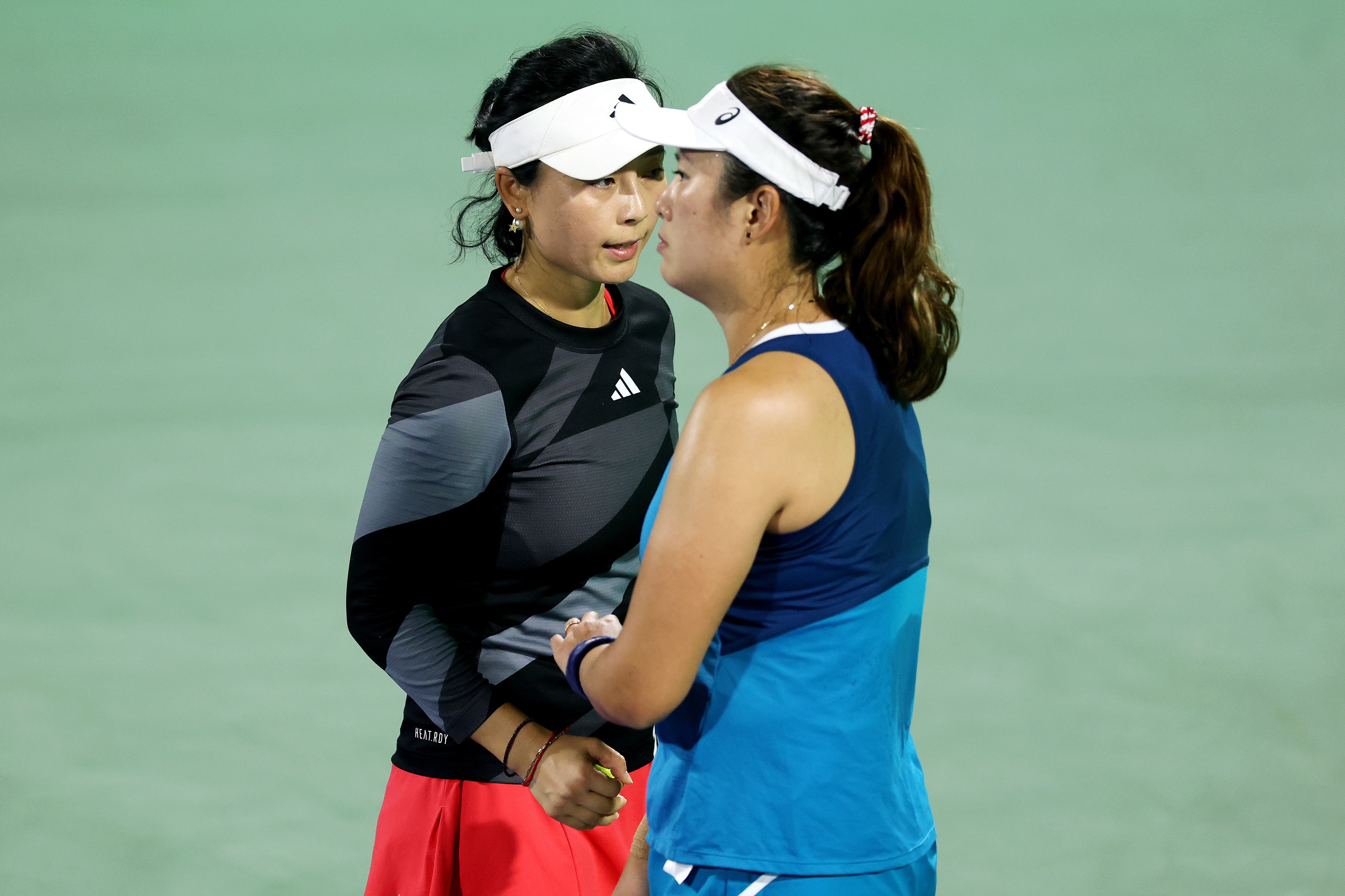 WTA1000印第安维尔斯站，徐一璠/杨钊煊以6-4 7-6(7)淘汰蒋欣玗/吴