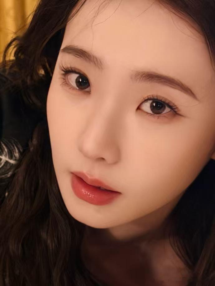 张艺凡演我看见小猫一步三回头捕获张艺凡只需要一只小猫 视频最后她终于被拉上车，车