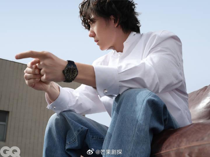 王一博在无形之风中临高自渡王一博GQ四月封面花絮  哇塞，新鲜的GQ四月封面花絮