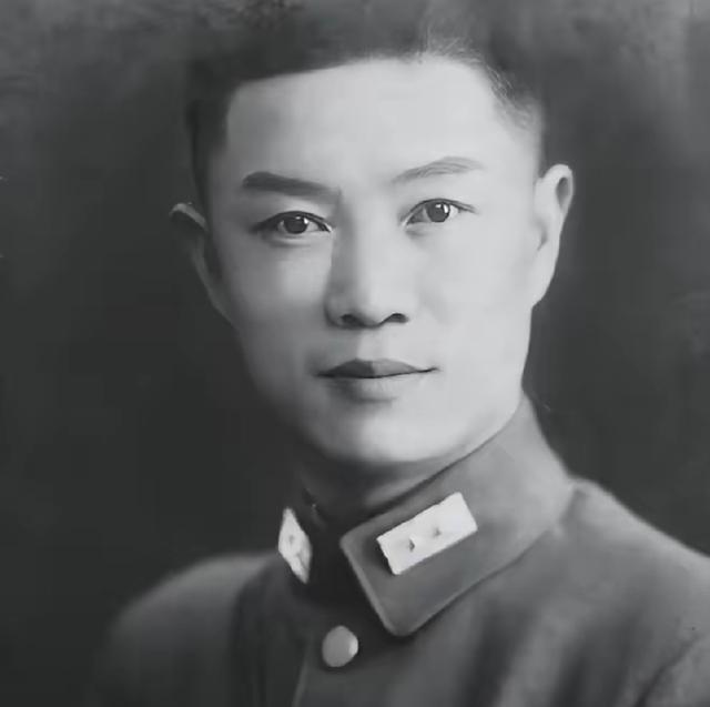 1949年，国军中将柏辉章弃暗投明，在遵义通电起义，2年后，他的5弟却举报他：“