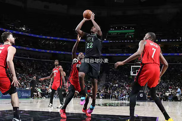 鹈鹕管理层这几年选了霍金斯、米西、费尔斯和奎因这几个首轮秀。换其他眼光好的球队，