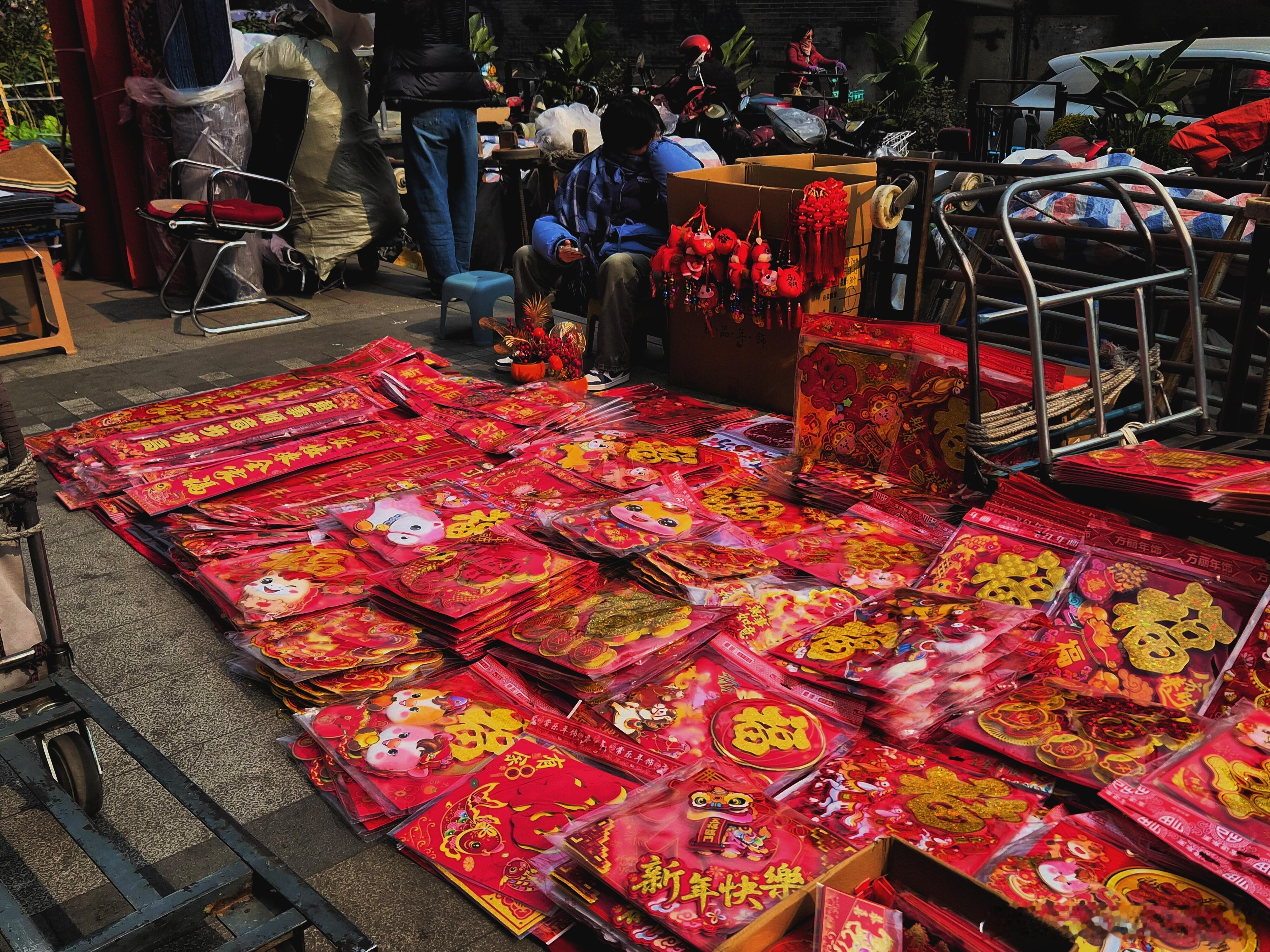 游客已在胖东来买到搬不动了胖东来回应是否开设寄递服务 简直太贴心了，过年了东西买