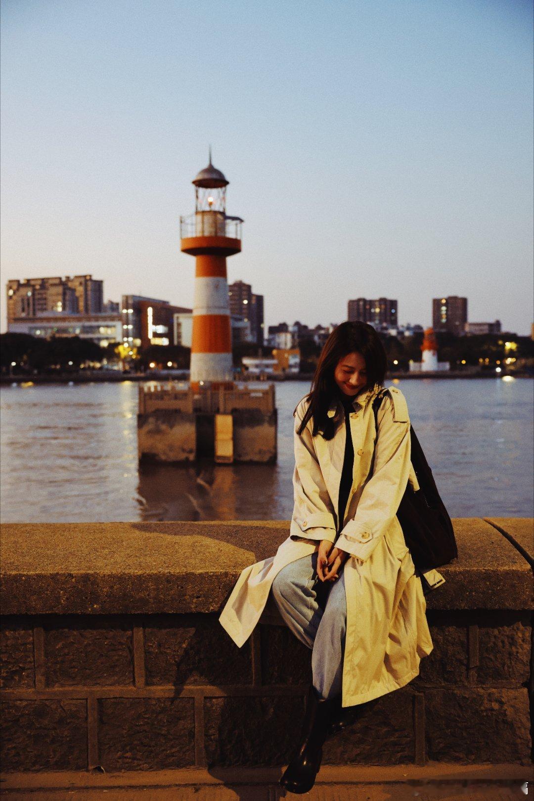 高圆圆落日大片温柔沉入暮色里，每一帧都像在替我收藏这个黄昏。姐，这组图是懂氛围的