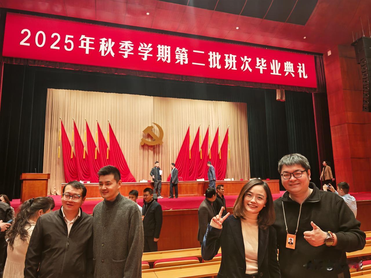 这几位都认识吧[呲牙]
聚是一团火，散是满天星