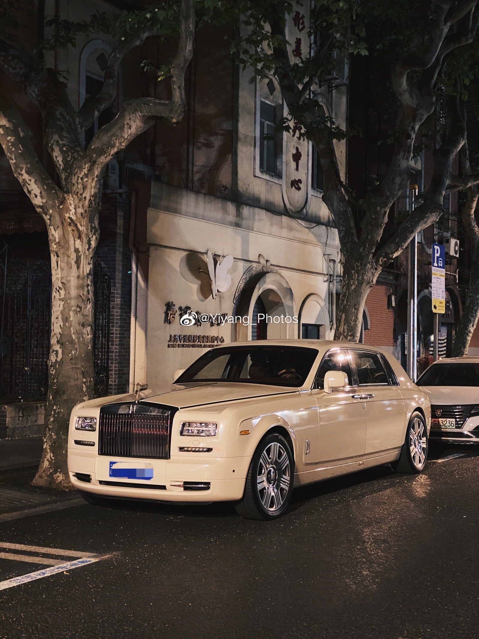 又到了最近遇到的一些车系列时间, 一些不同款式的RR  ​​​