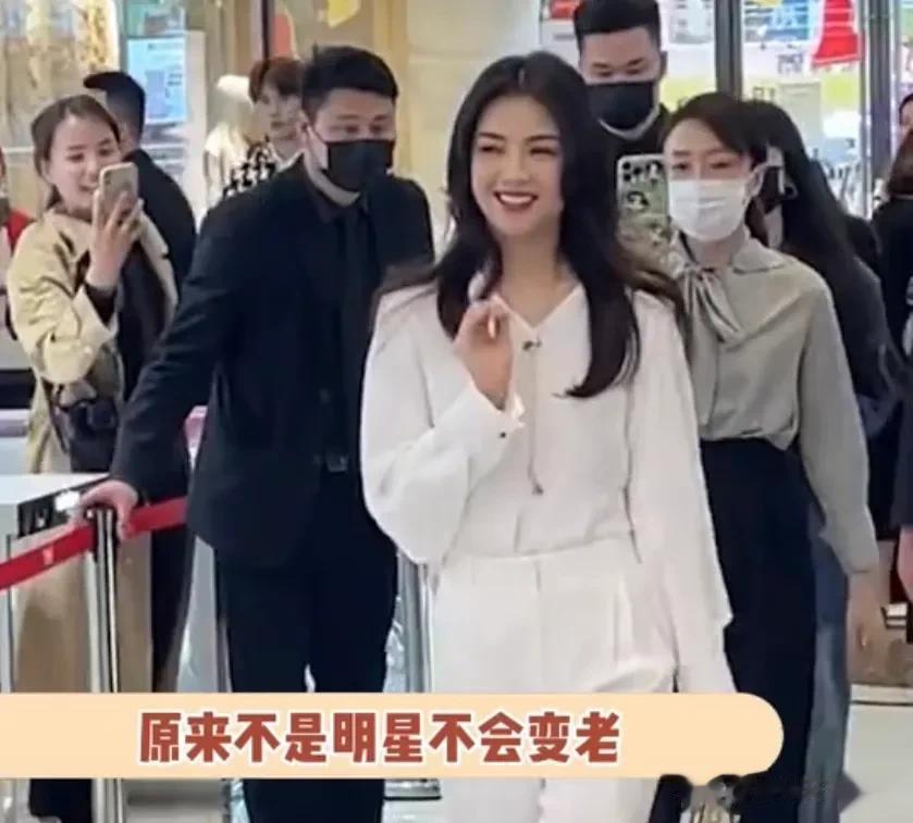 原来明星不会变老，是需要用大量成本来维护的，网传刘涛变美是因为打了回春针[呲牙]