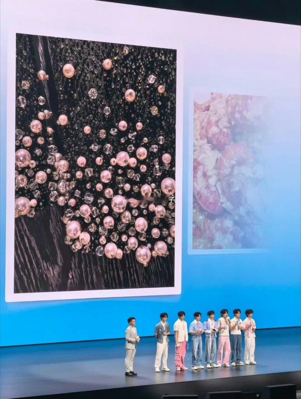 宋亚轩拍了珍珠小子的珍珠衣时代少年团的随手拍宋亚轩拍了珍珠小子的珍珠衣🤣 