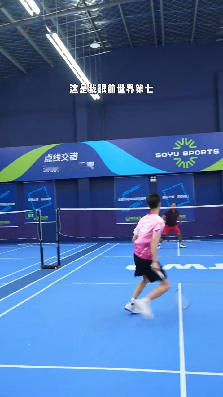 和前世界第七。
这是我跟前世界第七，前阿联国家队总教练迪卡的对抗片段。今天我们就