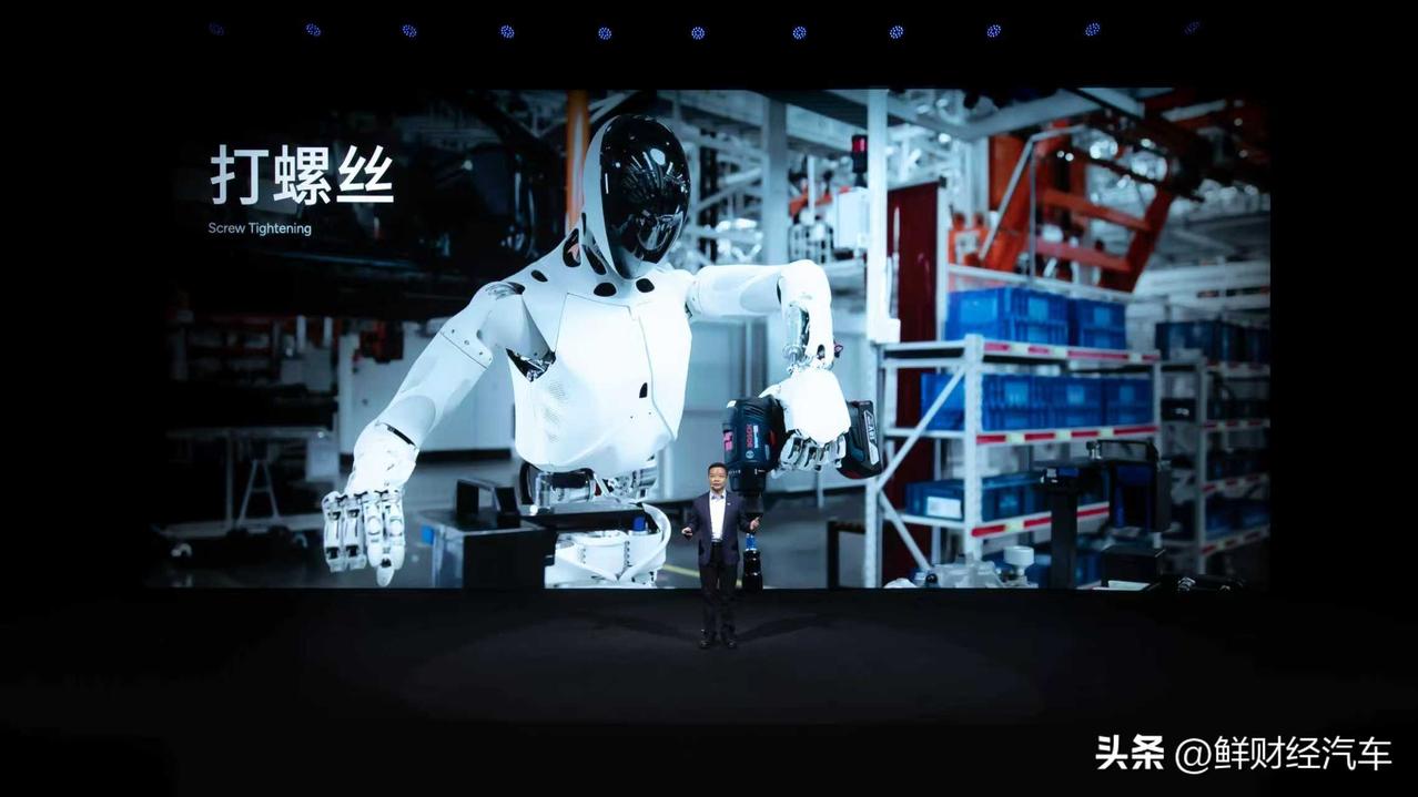 小鹏将在 2026 年底规模化量产高阶机器人IRON
关于量产：机器人是软件驱动