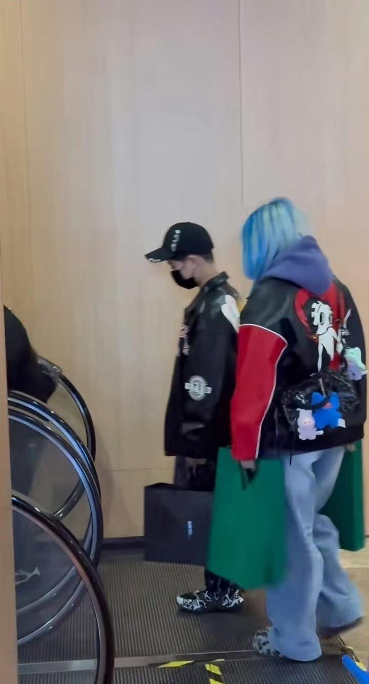 娱乐  13岁的楠楠已经和妈妈一样高了！跟着妈妈来支持哥哥新电影，这家庭支持系统