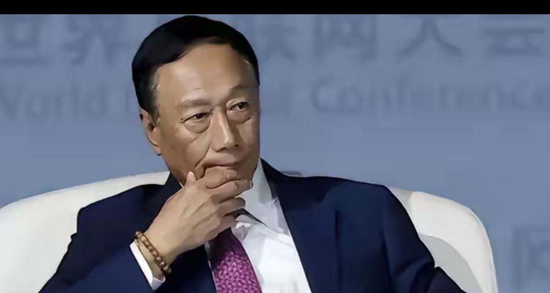 富士康崩得太突然！郭台铭绝对没料到，以前大陆工厂灯火通明的代工巨头，如今像破气球