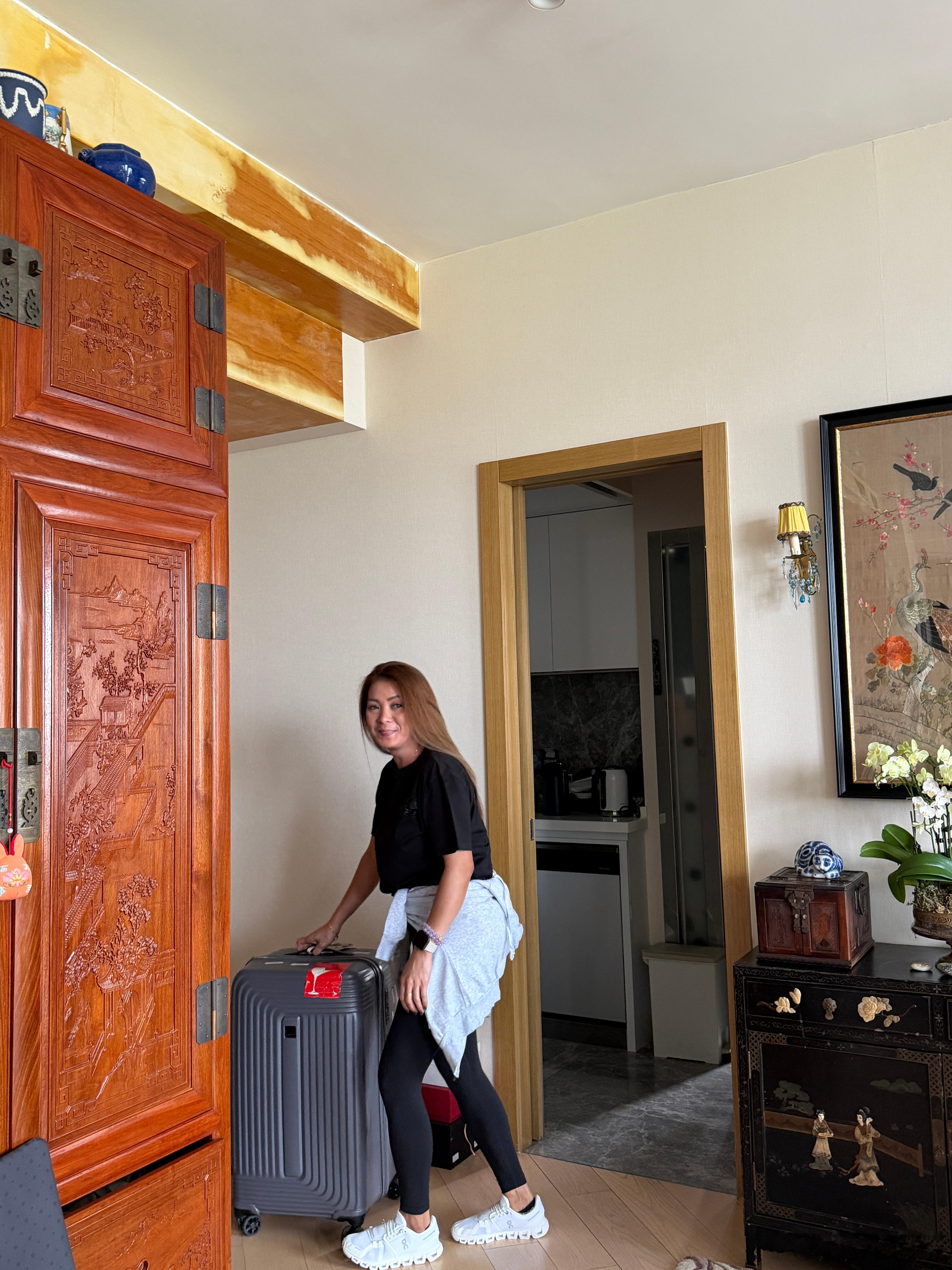 我们全家去旅游，Lynn问她能不能回家，必须是ok。等下个月我们再出门就给Els