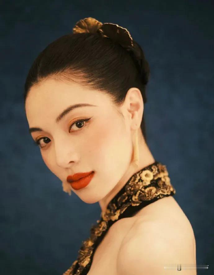 钟楚曦戛纳红毯 东方美人盘发 ！