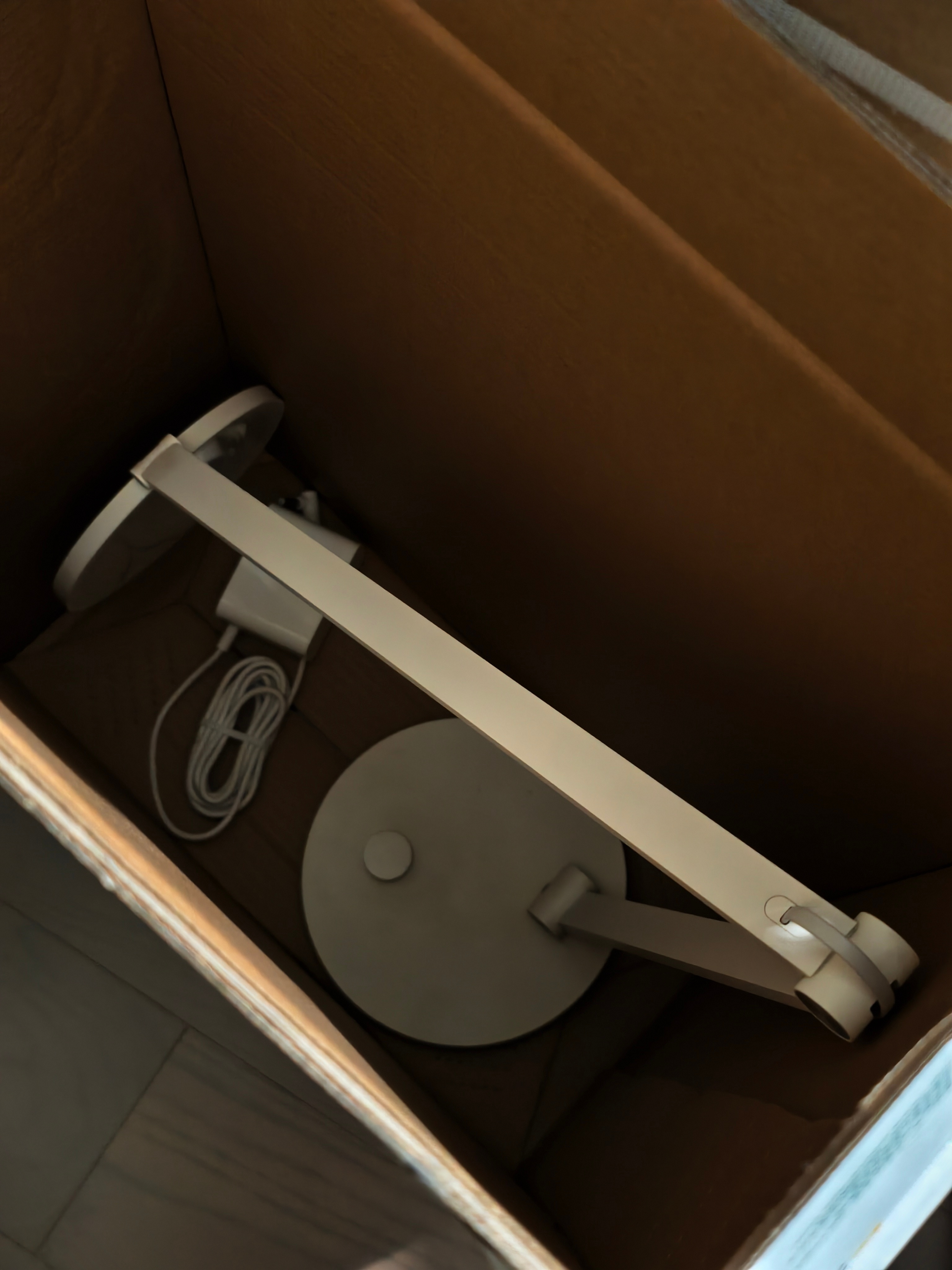 准备把奖品寄出去，阿米这个台灯没有原包装好难打包