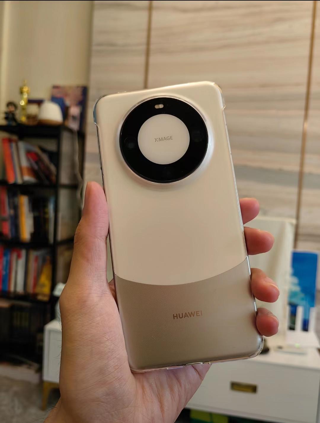 华为Mate60 Pro到手一天的感受，不得不吹一下！麒麟就是香~
1、 手感一