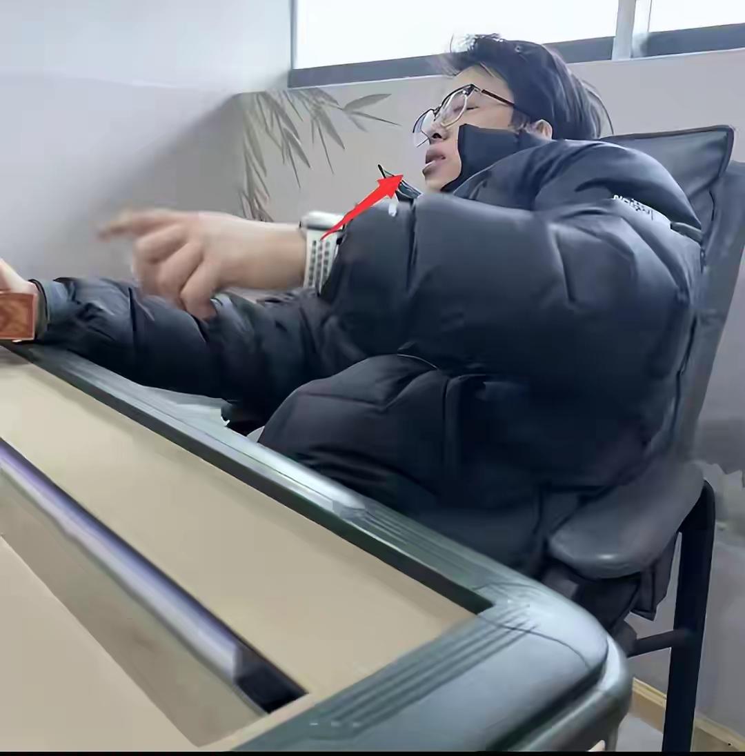 健身圈又出意外，在健身中享受，在睡梦中死亡。26岁健身教练毕嘉琪突发疾病在睡觉中