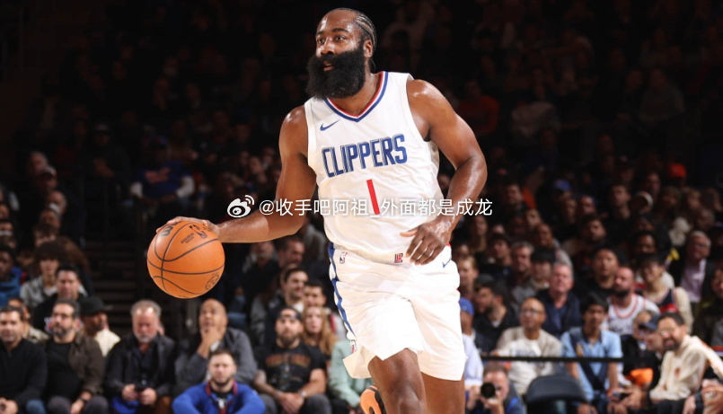 据雅虎体育记者Kelly ko报道，洛杉矶快船队正在考虑关于詹姆斯·哈登的交易报