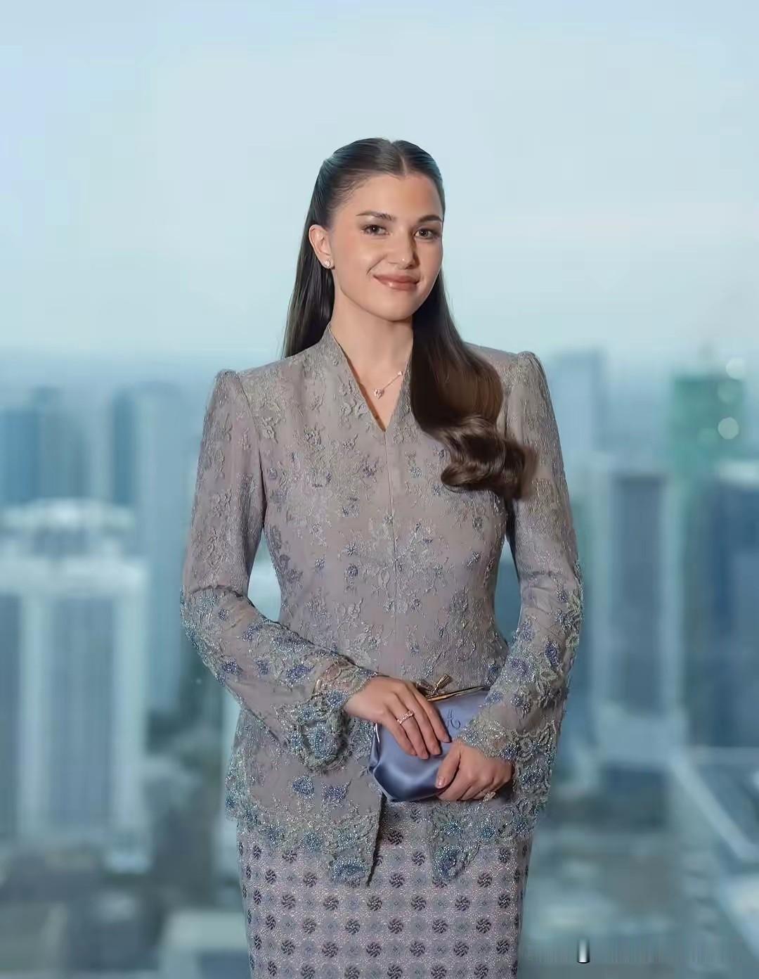 7月21日，文莱外交主管部长马丁王子携阿妮莎王妃抵达马尼拉，参加第59届东盟外长
