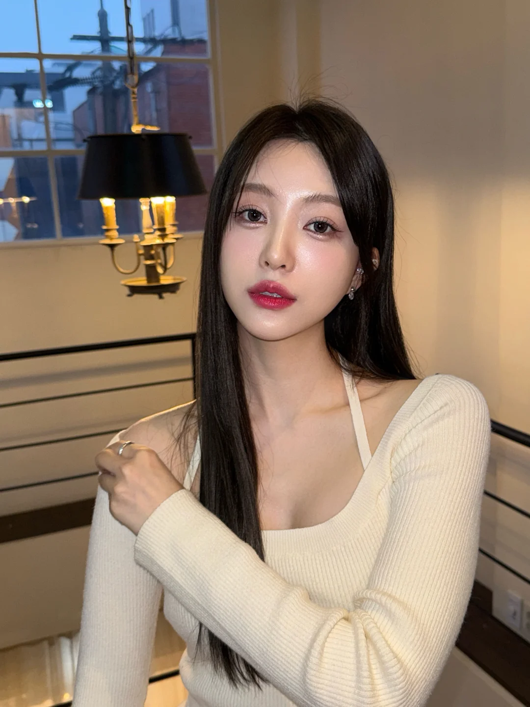 久违黑发~冬季高对比度妆造很能增强美女感！