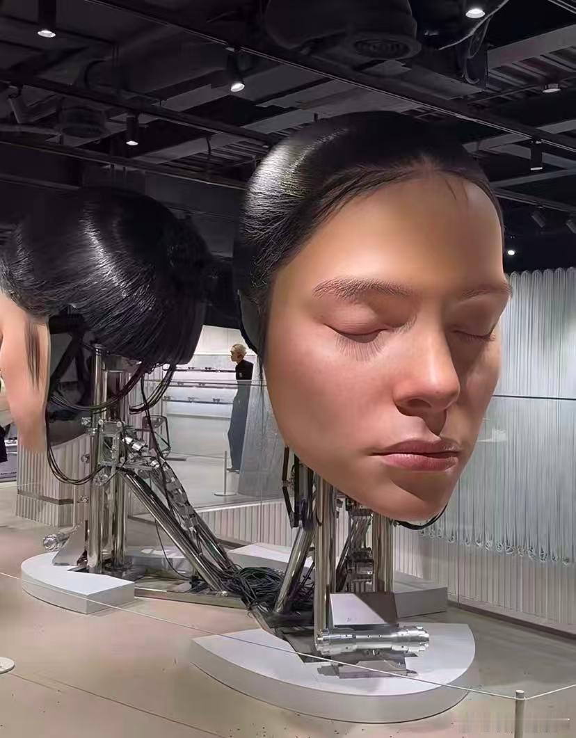 上海这个城市还是太抽象了说上海街头艺术是小菜一碟真没错！走在街头冷不丁就撞见墙上