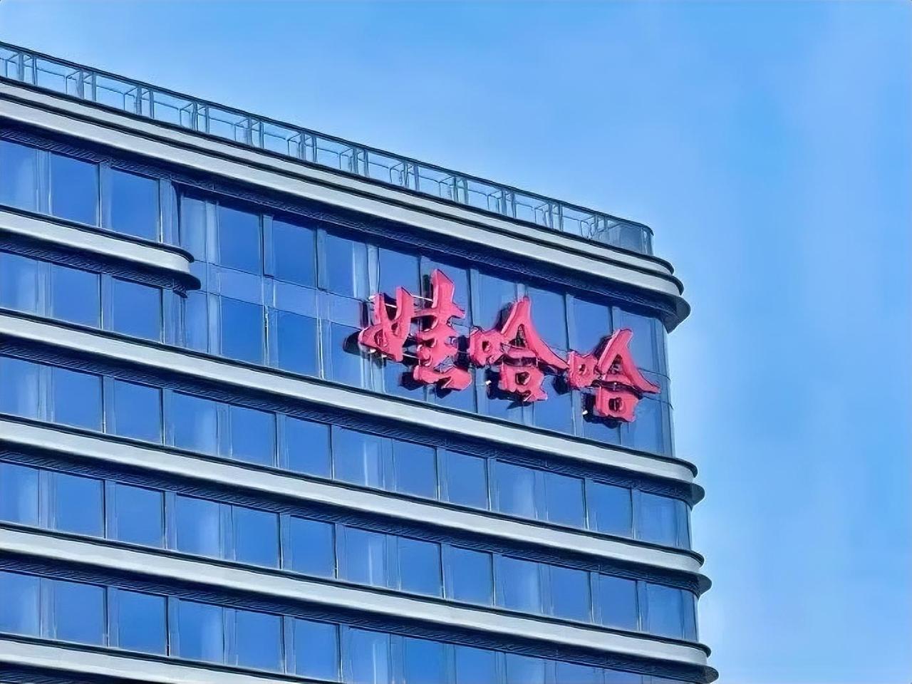 不查不知道，
一查吓一跳。
许思敏凭什么镇得住场子？

她是宗馥莉一手从法务部提