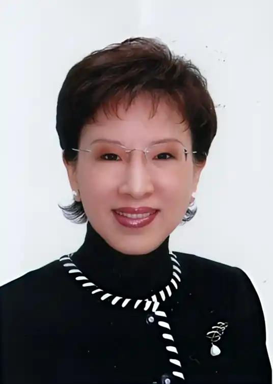 大家该清醒了，台湾只要有洪秀柱在，和平统一就有希望！马英九、朱立伦、郑丽文这三个